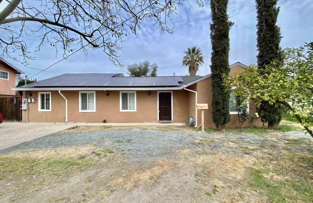 1420 Meadow Ln