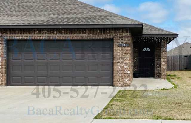 Photo of 3br 2ba duplex with 2 car garage!