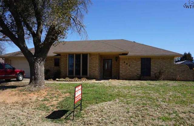 907 Sugarbush Lane - 907 Sugarbush Lane, Burkburnett, TX 76354