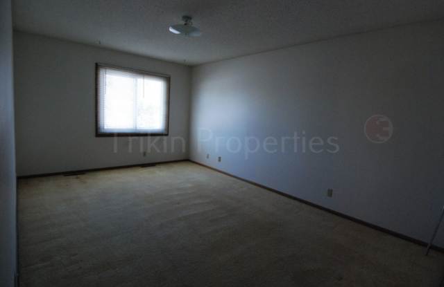 Great 3 bdrm townhome in Maplewood!