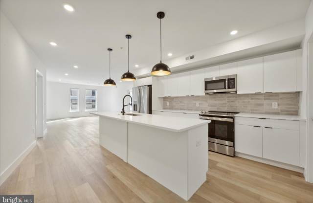 1540 FRANKFORD Avenue unit: 2D