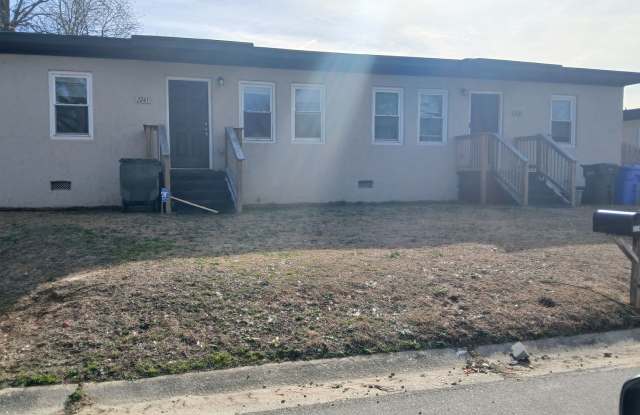 2 Bedroom 1 Bathroom Duplex Available NOW!