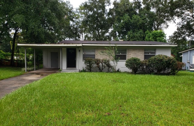 1927 DELAROCHE DR - 1927 Delaroche Drive East, Jacksonville, FL 32210