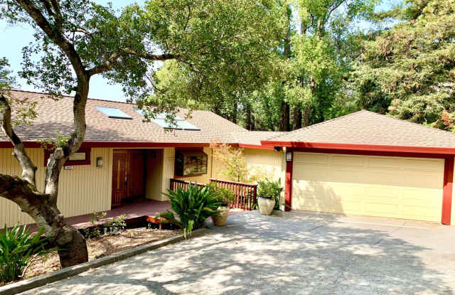Views, Views, Views! Tri-level home in the Heart of Wine Country, with office!