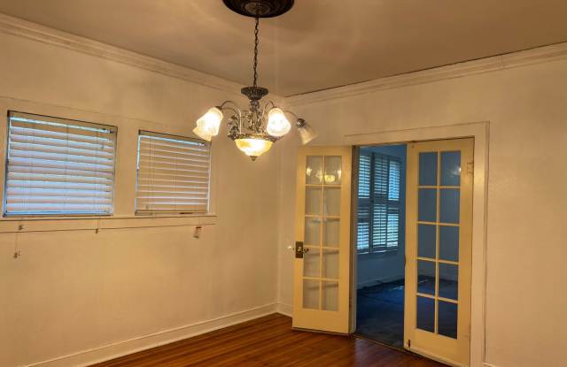 Adorable Cleburne Cottage