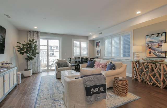 9 S Granville Ave