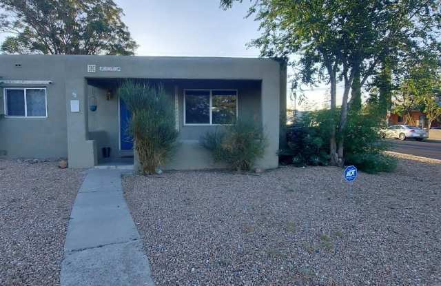 200 LAGUAYRA Drive NE