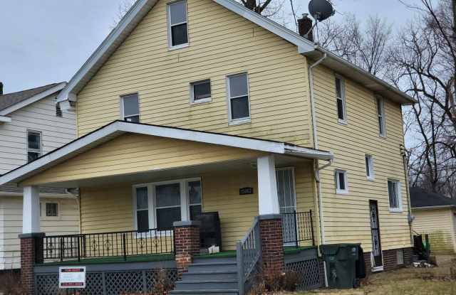 Photo of 4 bedroom 2 bath with 2 car Garage