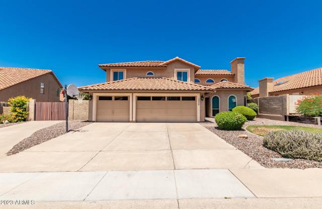 10328 E WOOD Drive