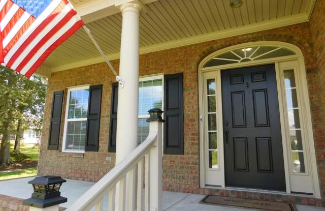 101 Staffordshire Drive in the very desirable Hunters Ridge. Offering 1/2 Month Free Rent with a year's lease!