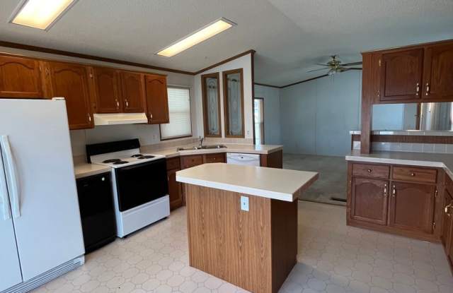 3 Bedroom Mobile Home with Carport in Billings Heights