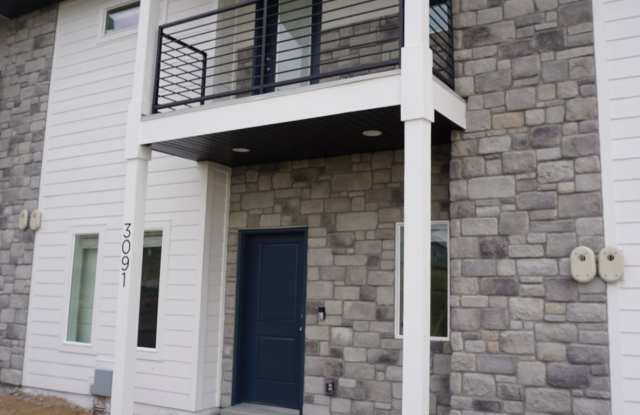 Layton Townhome 3 Bed 2.5 Bath