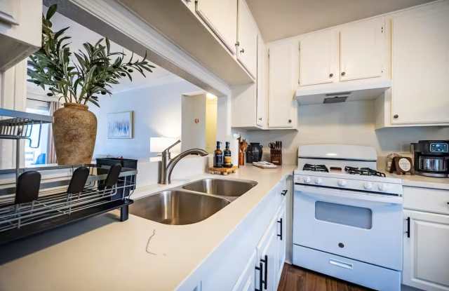 1687 Sycamore Street