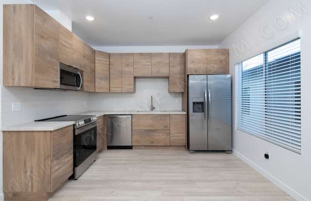*OPEN HOUSE: 6/14 10AM-12:30PM* 2 Br in Clairemont with W/D in Unit and New Everything!