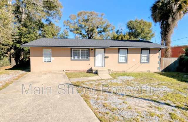1014 West Cervantes Street