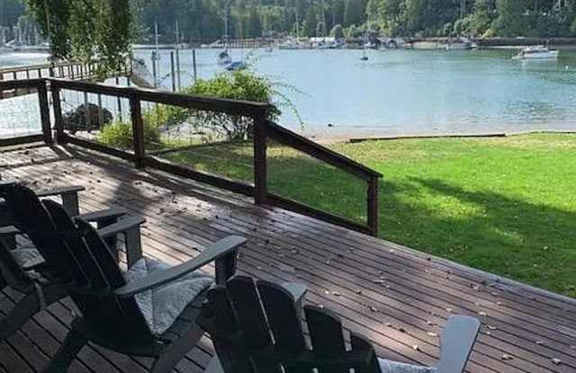 Gorgeous Waterfront Home on Bainbridge Island