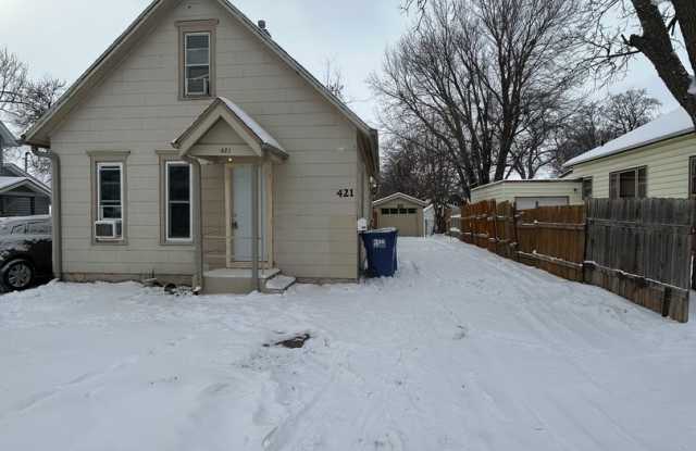 421 S Prairie