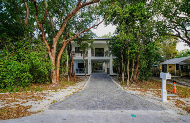 Photo of 793 Oceana Avenue