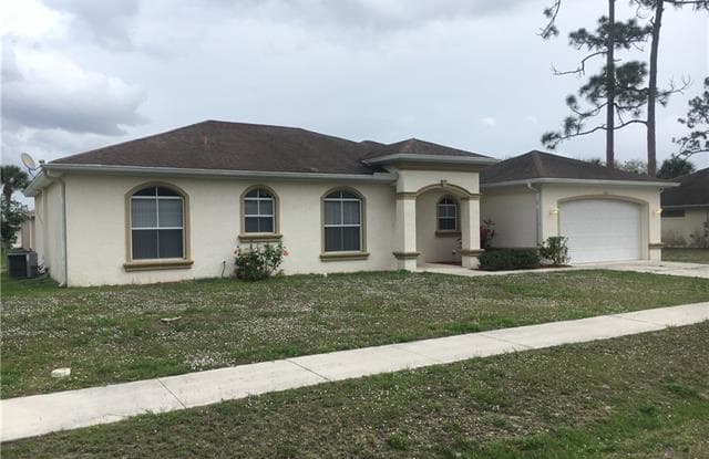 286 Justene CIR - 286 Justene Circle, Lehigh Acres, FL 33936