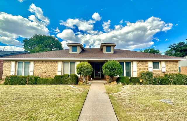 Timeless Living In Lakeridge Estates | 3 Bed - 2.5 Bath - Nearly 3,000 Sq Ft