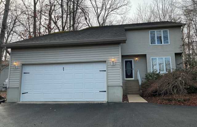 Welcome home! Sought after Lake of the Woods!