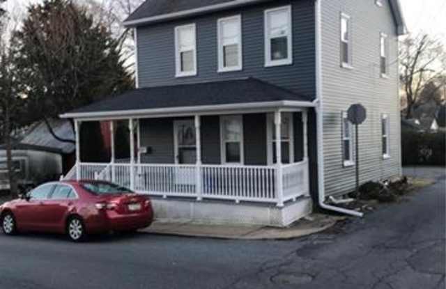 126 East Chestnut Street - 126 East Chestnut Street, Nazareth, PA 18064