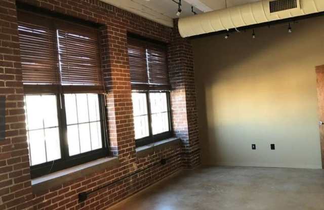 406 Lincoln unit: 206