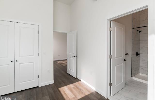 5303 CHESTER Avenue unit: 203