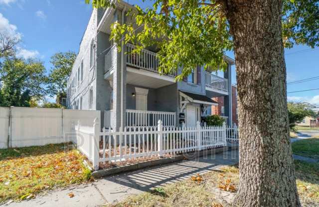 739 W 38th St