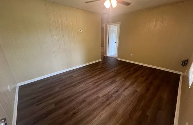 2 Bedroom 1 Bathroom Duplex in Winterville!