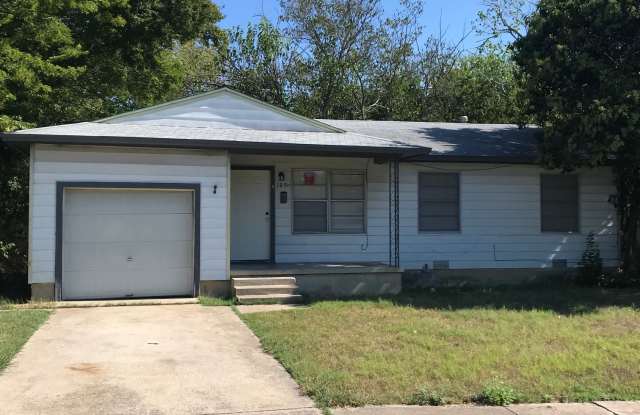 109 West Vardeman Avenue