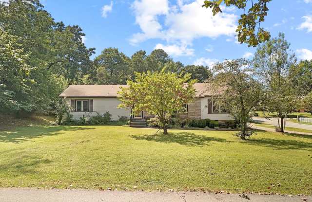 ** Move-In Special ** Gorgeous 3 Bed / 2 Bath Home in Fort Smith