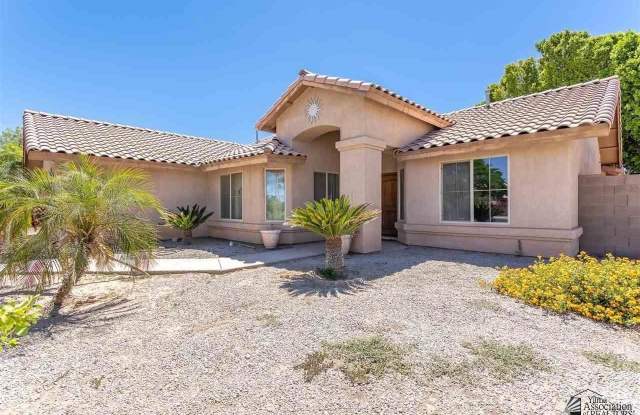 2668 E 48 DR