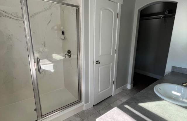 237 W Silver Springs Dr