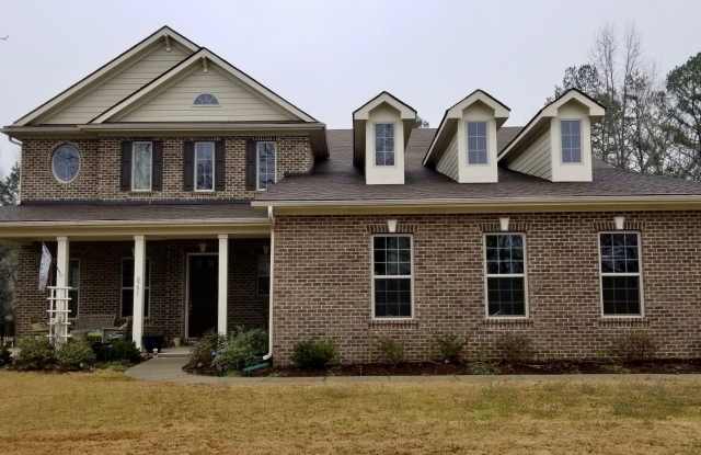 Stunning and Spacious 5 Bedroom 4 Bedroom home in Waxhaw!