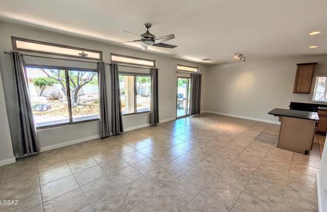 39728 S Sand Crest Drive