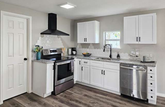 Photo of 1360 ESSEX ST