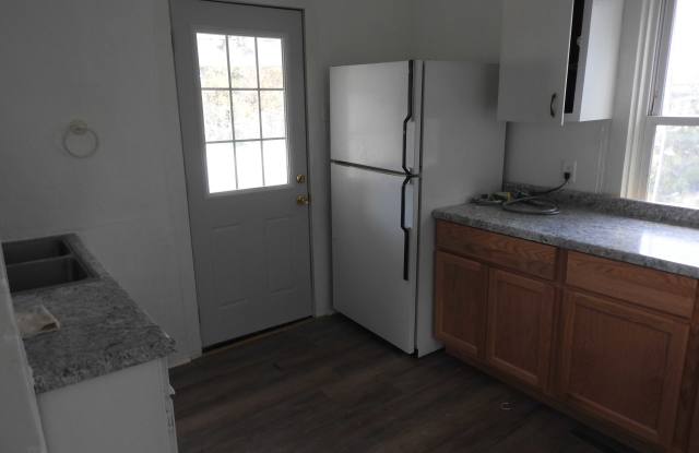 827 Fulton Street West