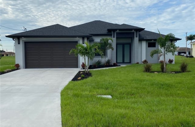 702 NW 2nd Lane - 702 NW 2nd Ln, Cape Coral, FL 33993