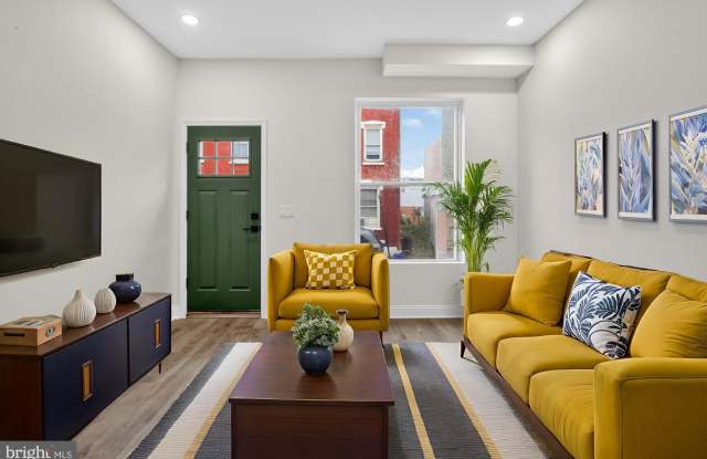 Photo of 2447 TURNER Street