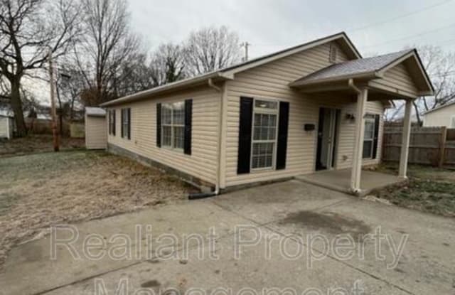 240 E Walnut Street - 240 East Walnut Street, Nicholasville, KY 40356