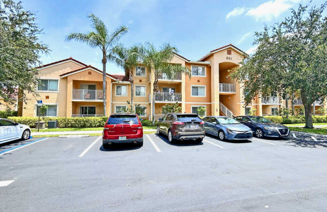 261 SW Palm Dr., Apt 305