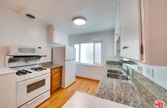 927 6th St unit: 1