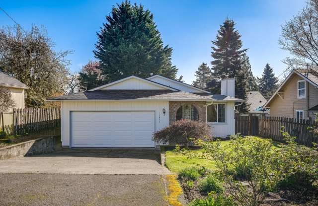 Beautiful 3 bed, 2 bath rental home in Milwaukie!