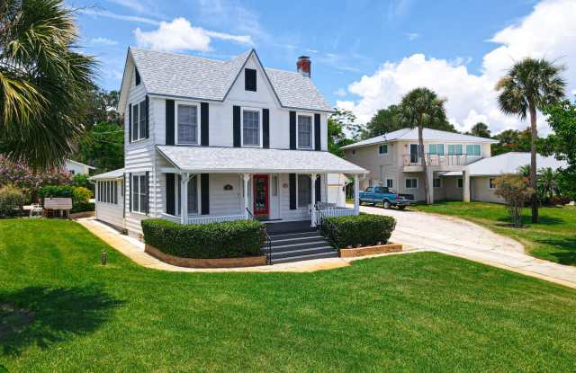 2811 Indian River Drive