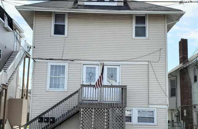 106 N Rosborough Ave