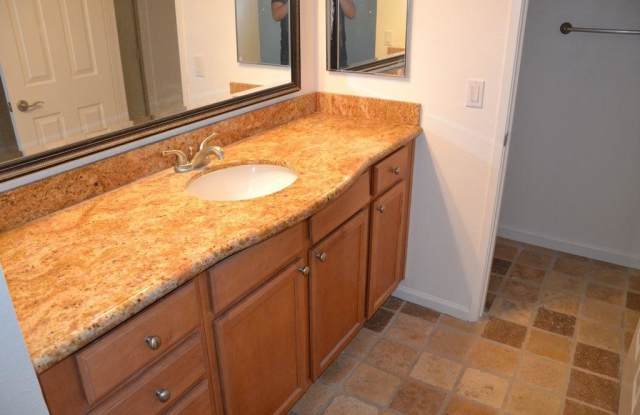 508 Woodside Oaks Apt 4
