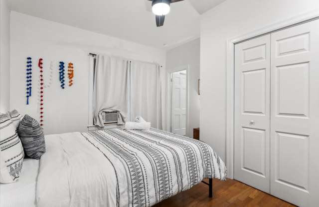 Photo of 2050 W Mistletoe Ave