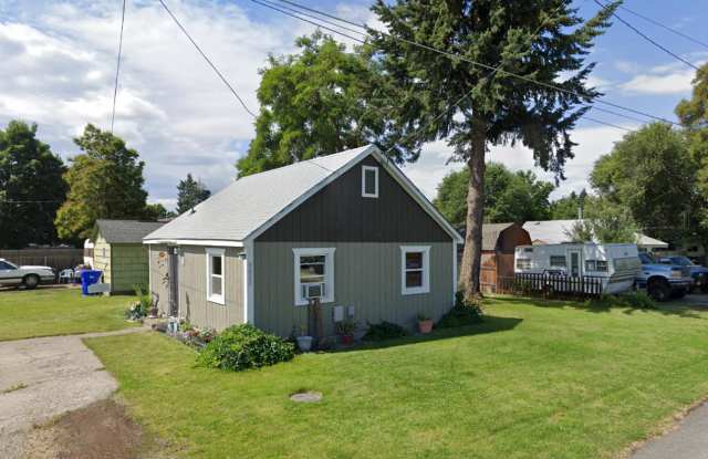 1 BR/ 1 BA in the heart of Millwood! - 9822 East Dalton Avenue, Millwood, WA 99206