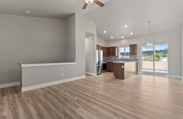 Newly Built 4 Bedroom Duplex With Yard